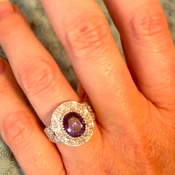 Jewelry - Dazzling 18kt WG Tanzanite Diamond Ring